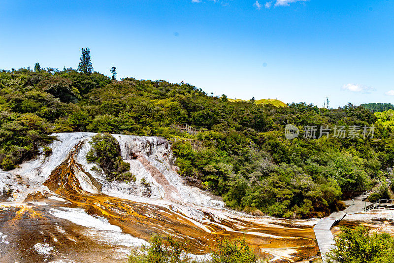 梯级梯田和Terracettes, Orakei Korako地热公园和洞穴，隐藏山谷，新西兰陶波